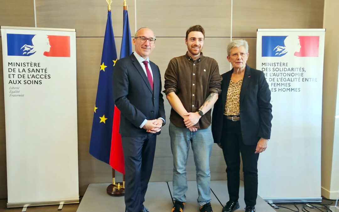 👏 Charles, Aide-Soignant dans le service de M2I (Médecine Interne et Maladies Infectieuses) du Groupe Hospitalier du Havre mis à l’honneur au ministère ! 👏