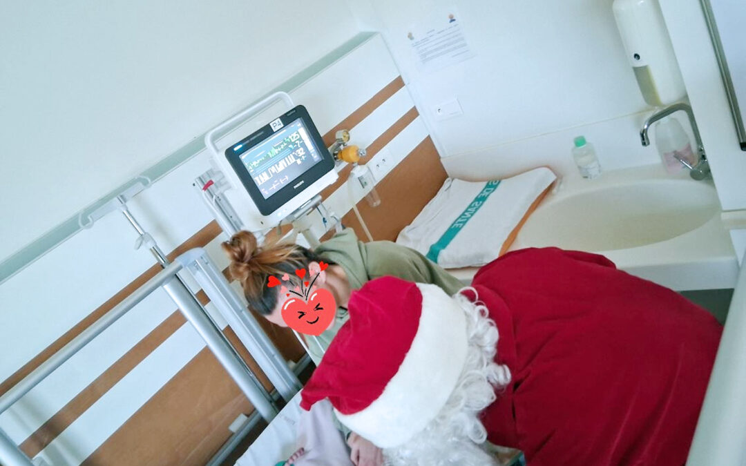 [Noël au GHH #2🎅] C’est au tour des services de Pédiatrie d’accueillir le Père Noël !