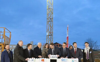 🏗️ [PREMIÈRE PIERRE] – Pose de la première pierre du futur hôpital de Pont-Audemer – Une étape clé pour l’accès aux soins sur notre territoire 👍