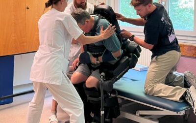 🤖 RĂ©apprendre Ă marcher avec l’aide d’un exosquelette : c’est dĂ©sormais possible au plateau de rééducation de l’hĂ´pital Flaubert du GHH !